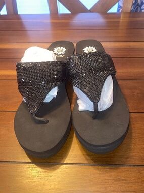 YELLOW BOX Platform Flip Flops (Size 9.5) Black